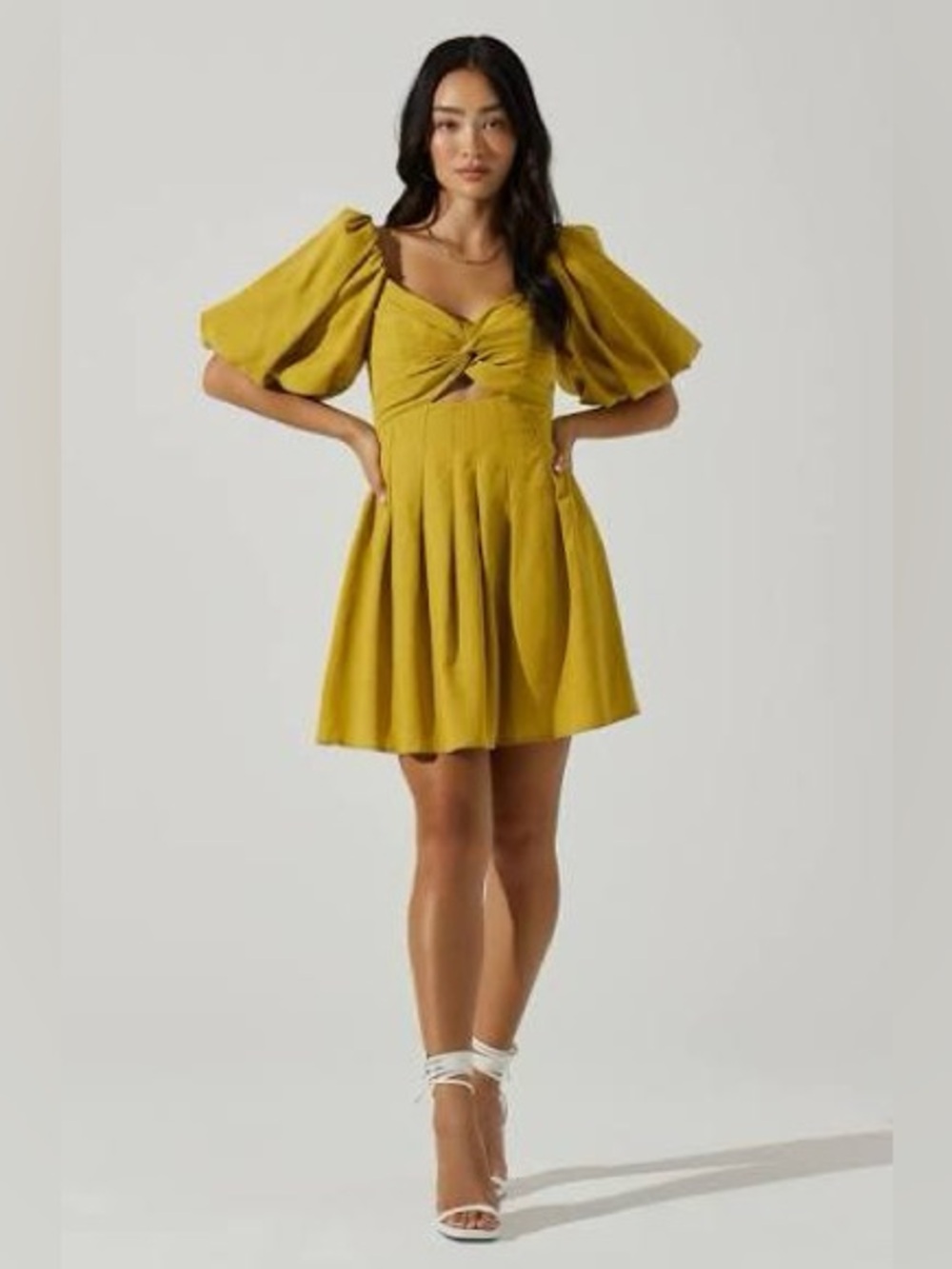 NWT Astr Women’s Serilda Cutout Puff Sleeve Mini Dress Mustard - Size Medium